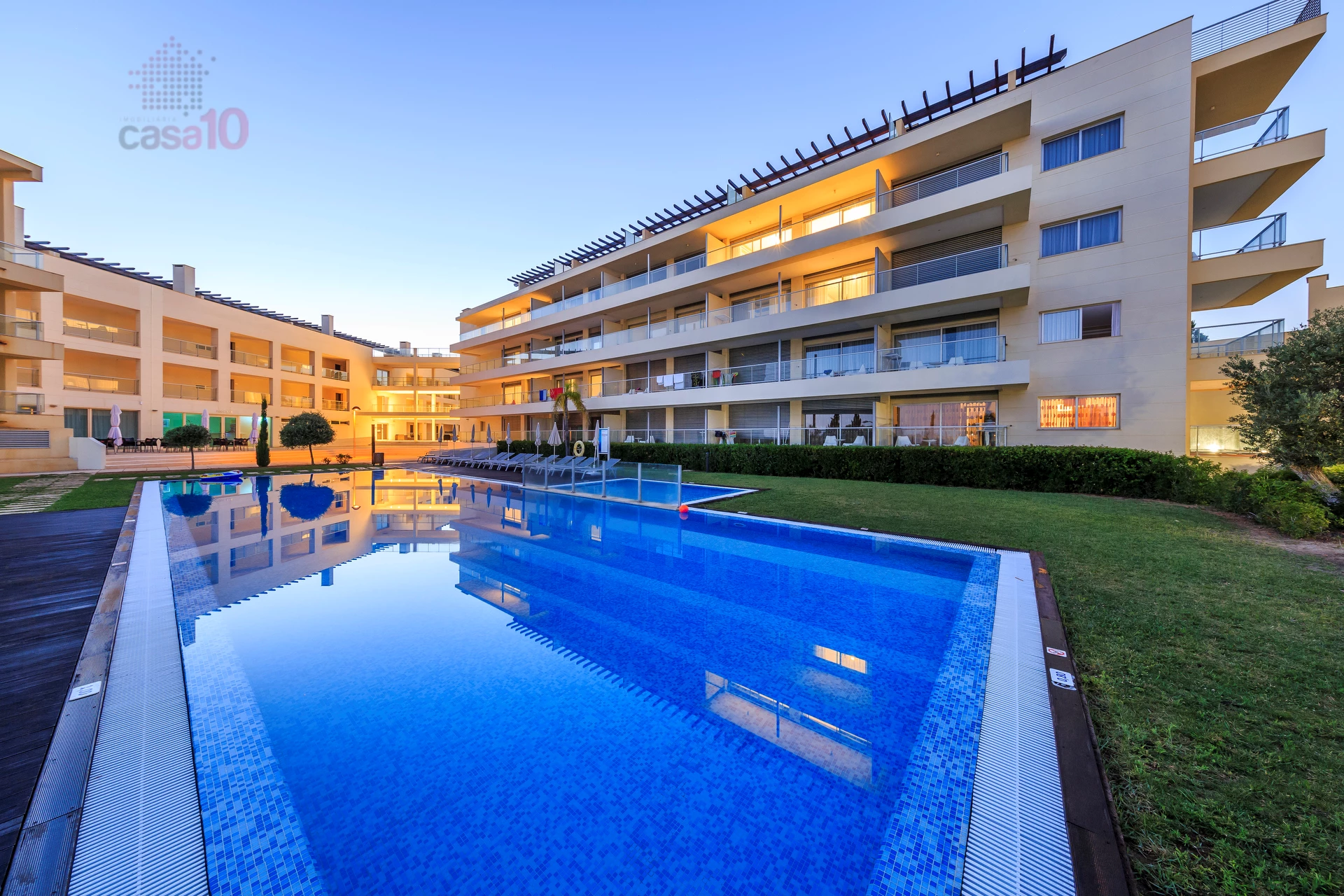 EXCELLENT 2 BEDROOM DUPLEX FOR SALE IN LUXURY RESORT IN VILAMOURA